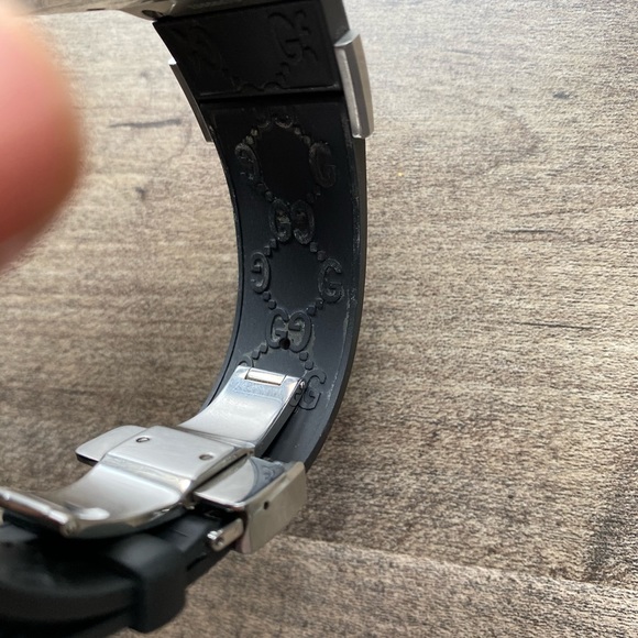 Gucci Men’s Digital Black Rubber Watch - Picture 7 of 16